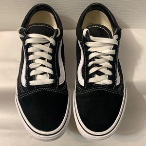 Vans Old Skool Black Low Top Sneakers Men’s Sz-5.5 and Women’s Sz-7